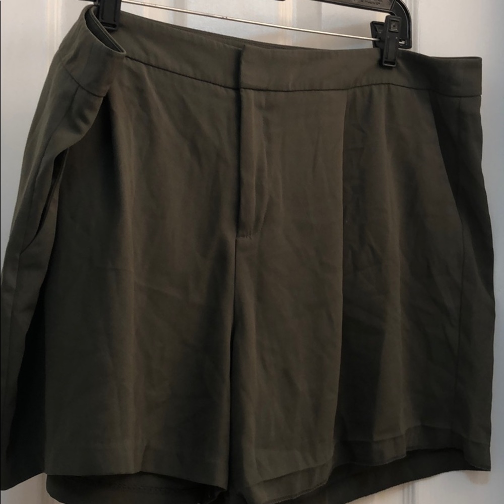 A new day khaki green linen shorts size 18